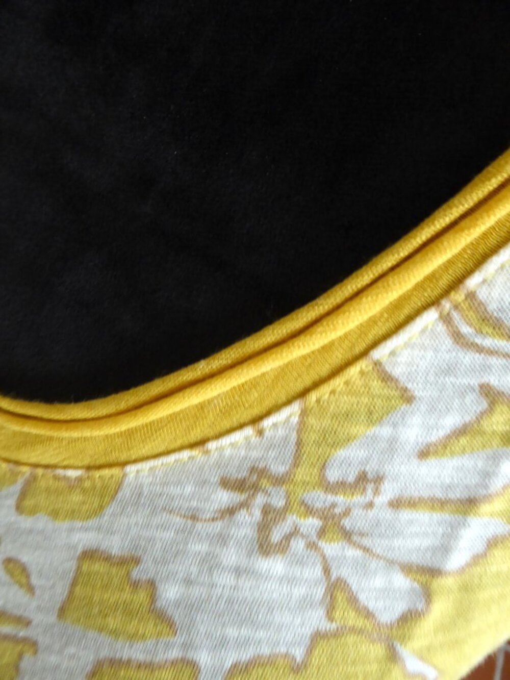 SONOMA BRAND YELLOW OCHRE WHITE FLORAL TANK TOP LARGE - Picture 6 of 10